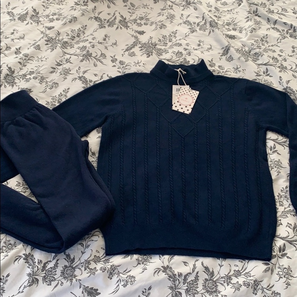 Warm matching set- leggings/joggers and sweatshirt
